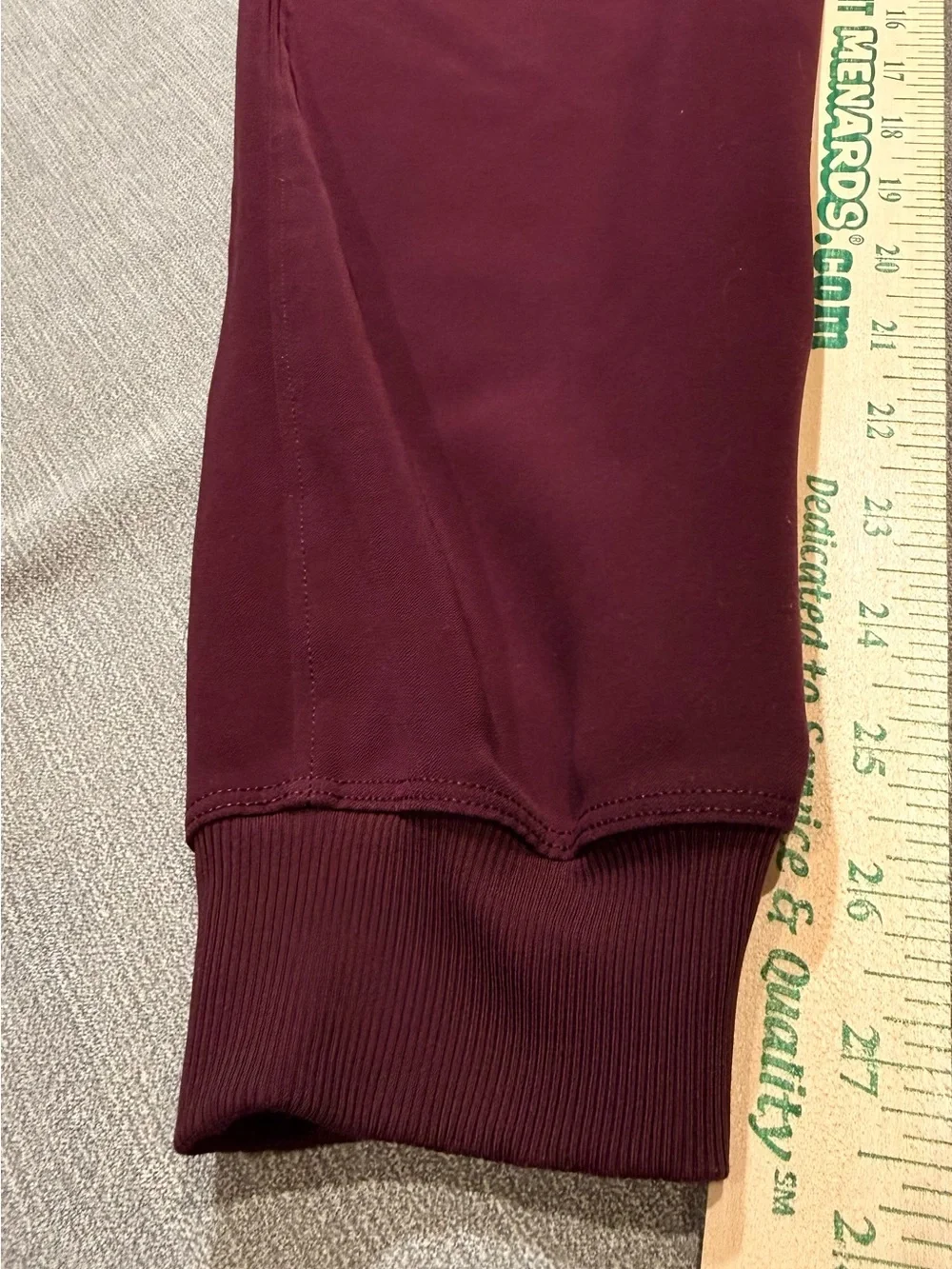 lululemon On The Fly Women's Jogger Pants in Burgundy